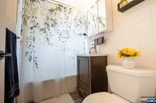 605 Linden Ave, Teaneck Township, NJ 07666 - Photo 7