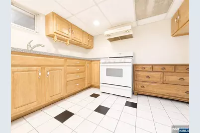 949 Garrison Avenue, Teaneck Township, NJ 07666 - Photo 17