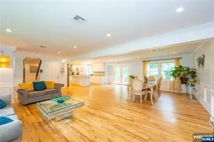 375 Queens Ct, Ridgewood, NJ 07450 - Photo 11