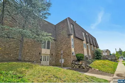 31 Home Place 1 #1, Bergenfield, NJ 07621 - Photo 3