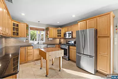 228 Lafayette Avenue, Cliffside Park, NJ 07010 - Photo 3