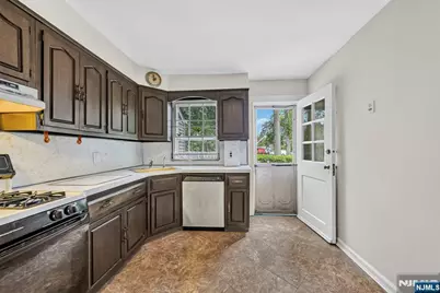 11 Burlington Place, Fair Lawn, NJ 07410 - Photo 11
