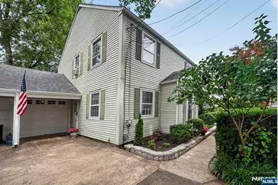 11 Burlington Place, Fair Lawn, NJ 07410 - Photo 3