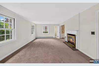 11 Burlington Place, Fair Lawn, NJ 07410 - Photo 5