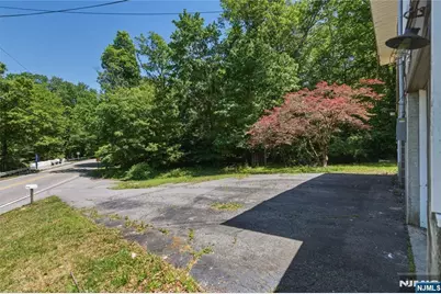 344 Union Avenue, Bloomingdale, NJ 07403 - Photo 33