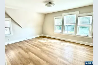 247 Fern Avenue Unit 2 #Unit 2, Lyndhurst Township, NJ 07071 - Photo 3