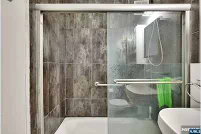 2000 Linwood Avenue 23E #23E, Fort Lee, NJ 07024 - Photo 11