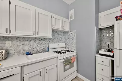 2000 Linwood Avenue 23E #23E, Fort Lee, NJ 07024 - Photo 9