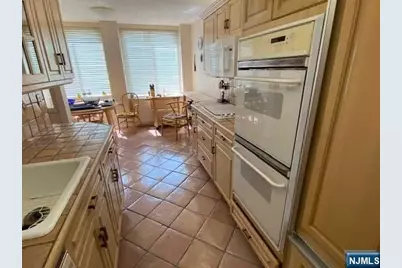 300 Winston Drive 302 #302, Cliffside Park, NJ 07010 - Photo 3