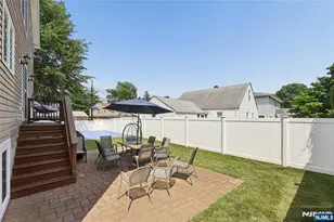 135 Rector Ct, Bergenfield, NJ 07621 - Photo 7