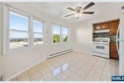 1023 Morningside Lane 2nd Fl #2nd FL, Fort Lee, NJ 07024 - Photo 7