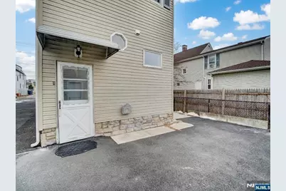 27 Honiss Street 2 #2, Belleville, NJ 07109 - Photo 3
