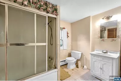 163 W Midland Avenue, Paramus, NJ 07652 - Photo 29