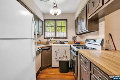 163 W Midland Avenue, Paramus, NJ 07652 - Photo 15