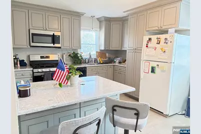 527 Anthony Court 2 #2, Lyndhurst Township, NJ 07071 - Photo 3