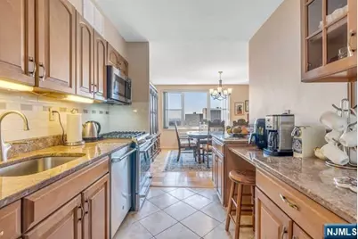 2000 Linwood Avenue 9J #9J, Fort Lee, NJ 07024 - Photo 1