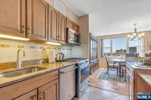 2000 Linwood Ave 9J, Fort Lee, NJ 07024 - Photo 3