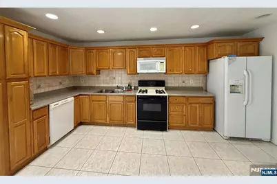 525 Harrison Avenue 2F #2F, Harrison, NJ 07029 - Photo 3