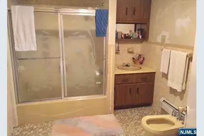 525 Harrison Avenue 2F #2F, Harrison, NJ 07029 - Photo 5