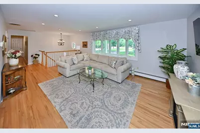 102 Lisa Court, Wyckoff Township, NJ 07481 - Photo 3