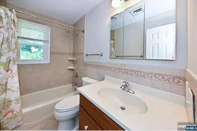 102 Lisa Court, Wyckoff Township, NJ 07481 - Photo 15