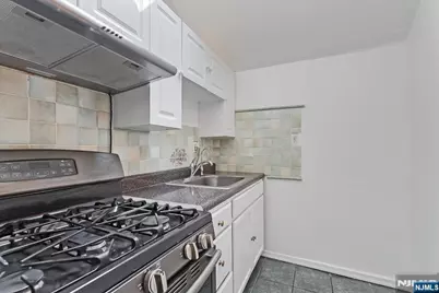 86 Clendenny Avenue, Jersey City, NJ 07304 - Photo 9