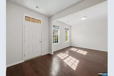 18 Litchfield Lane, Fair Lawn, NJ 07410 - Photo 5