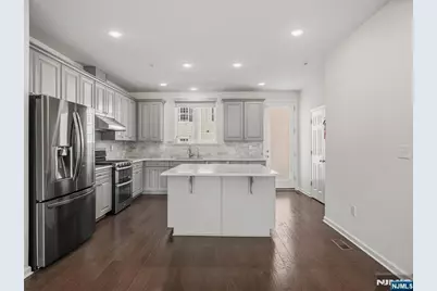 18 Litchfield Lane, Fair Lawn, NJ 07410 - Photo 11