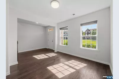 18 Litchfield Lane, Fair Lawn, NJ 07410 - Photo 7