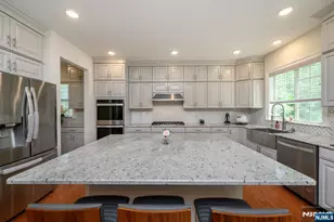22 Hilltop Dr, Caldwell, NJ 07006 - Photo 7