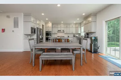 22 Hilltop Drive, Caldwell, NJ 07006 - Photo 11