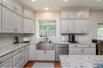 22 Hilltop Drive, Caldwell, NJ 07006 - Photo 9