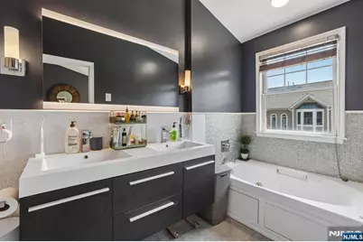 282 Roslyn Court 282X #282X, West New York, NJ 07093 - Photo 25
