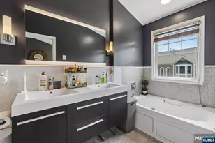 282 Roslyn Ct 282X, West New York, NJ 07093 - Photo 25