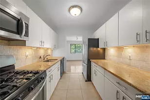 1375 River Road 2B, Edgewater, NJ 07020 - Photo 3