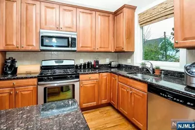 630 Valley Brook Avenue 19 #19, Lyndhurst Township, NJ 07071 - Photo 3
