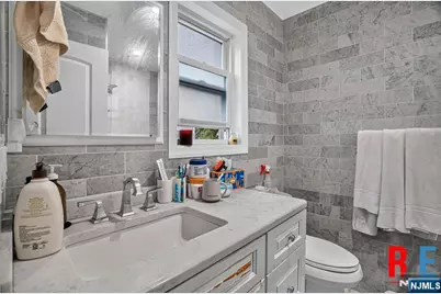 1068 Anderson Avenue, Fort Lee, NJ 07024 - Photo 15