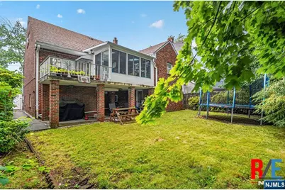 1068 Anderson Avenue, Fort Lee, NJ 07024 - Photo 25