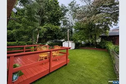 185 Oakwood Avenue 2 #2, Cliffside Park, NJ 07010 - Photo 9