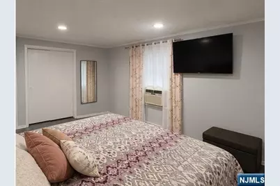 185 Oakwood Avenue 2 #2, Cliffside Park, NJ 07010 - Photo 5
