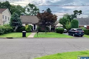 118 Fairfield Dr, Paramus, NJ 07652 - Photo 9