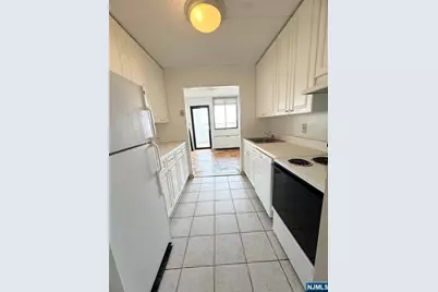 250 Gorge 17I #17I, Cliffside Park, NJ 07010 - Photo 5