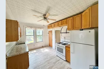 4 Swaine Place A #A, West Orange Township, NJ 07052 - Photo 1