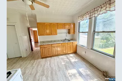 4 Swaine Place A #A, West Orange Township, NJ 07052 - Photo 3