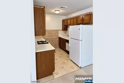 846 Riverside Avenue 1 #1, Lyndhurst Township, NJ 07071 - Photo 3