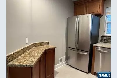 1047 Cambridge Court 1047 #1047, Mahwah, NJ 07430 - Photo 9