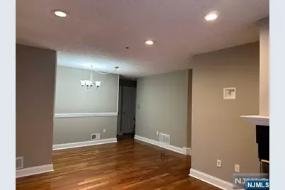 1047 Cambridge Court 1047 #1047, Mahwah, NJ 07430 - Photo 7