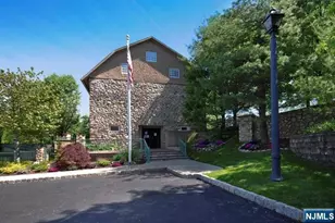 1047 Cambridge Ct 1047, Mahwah, NJ 07430 - Photo 25