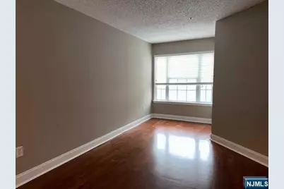 1047 Cambridge Court 1047 #1047, Mahwah, NJ 07430 - Photo 13