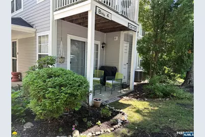 1047 Cambridge Court 1047 #1047, Mahwah, NJ 07430 - Photo 3